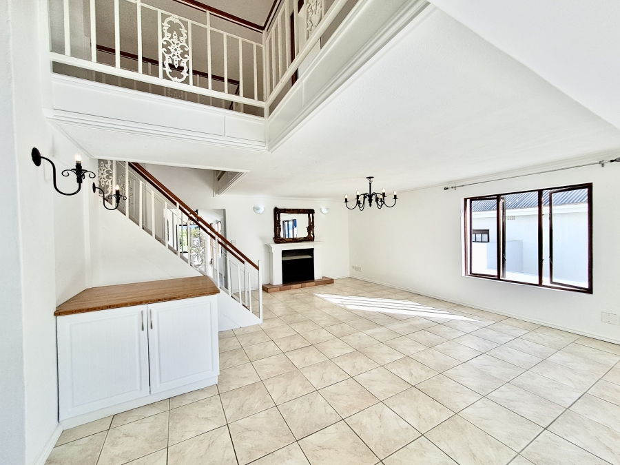 To Let 5 Bedroom Property for Rent in Grotto Bay Western Cape